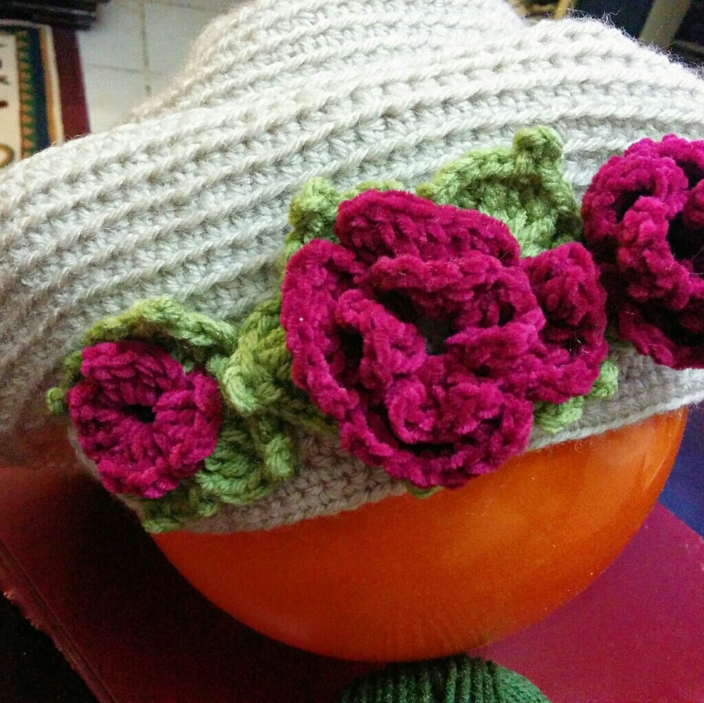 Crochet Queen hat with flowers